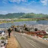 Truk dari Bandung Raya saat membuang muatannya di zona 5 TPA Sarimukti, Kecamatan Cipatat, KBB. Dok Jabar Eksp