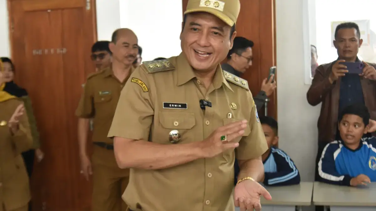 Wakil Walikota Bandung Erwin saat melakukan kunjungan kerja. Foto: Dimas Rachmatsyah / Jabar Ekspres