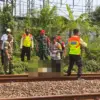 Seorang pria dilaporkan meninggal dunia setelah tertemper kereta api di jalur rel kawasan Jalan Sholeh Iskanda