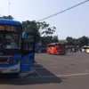 Sejumlah bus yang nampak masih mangkal di Terminal Cicaheum. (son)