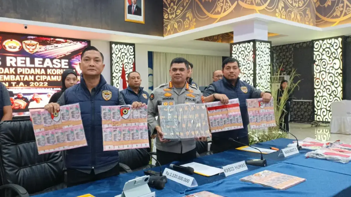 Ungkap Kasus Dugaan Tipikor Pembangunan Jembatan Cipamuruyan Sukabumi, Polda Jabar Tetapkan 2 Orang Tersangka Ungkap Kasus Dugaan Tipikor Pembangunan Jembatan Cipamuruyan Sukabumi, Polda Jabar Tetapkan 2 Orang Tersangka