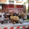 260 Perkara, Kejari Kabupaten Bandung Musnahkan Barang Bukti Narkoba, Rokok Ilegal hingga Senjata Tajam. Foto