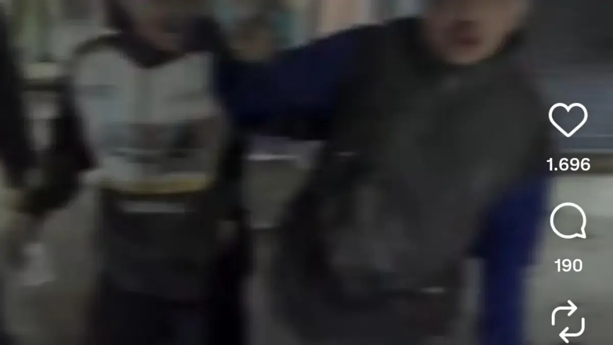 Viral! Dua Terduga Jambret di Ujungberung Ditangkap Warga, Polisi Ungkap Kronologi Kejadiannya Tangkap layar unggahan video di sosial media yang menunjukan adanya aksi dugaan penjambretan di wilayah Ujungb