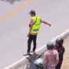 Viral Jukir Liar Tarik Uang Parkir di Perkebunan Teh Rancabali Ciwidey