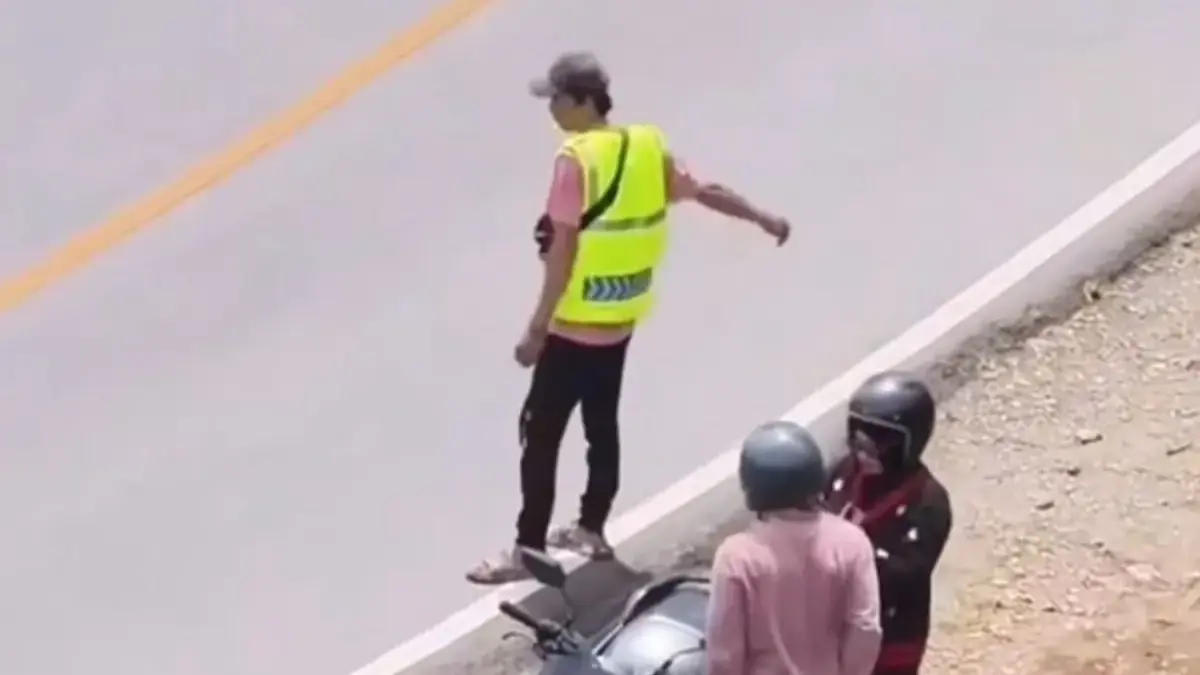 Viral Jukir Liar Tarik Uang Parkir di Perkebunan Teh Rancabali Ciwidey Viral Jukir Liar Tarik Uang Parkir di Perkebunan Teh Rancabali Ciwidey
