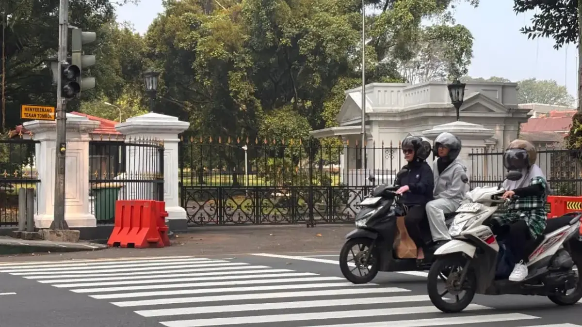 JPO Paledang Dibongkar, Pelican Crossing Disiapkan untuk Tingkatkan Keselamatan Pejalan Kaki Fasilitas penyeberangan pelican crossing di Kota Bogor, tepatnya berada di depan Gedung Balai Kota Bogor