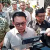Kepala Staf Kepresidenan (KSP), Jenderal TNI (Purn) Prof Dudung Abdurachman (tengah) didampingi oleh Bupati Su
