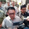 Kepala Staf Kepresidenan (KSP), Jenderal TNI (Purn) Prof Dudung Abdurachman (tengah) didampingi oleh Bupati Su