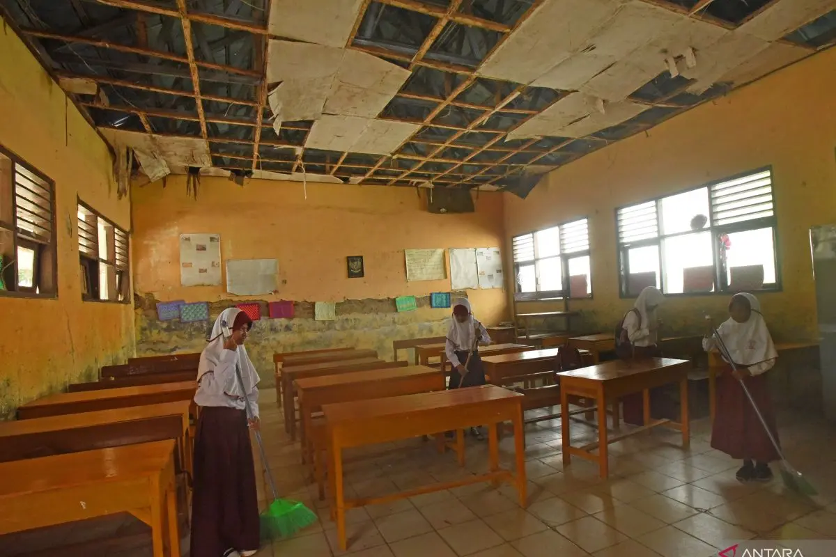 Sekolah Rusak akan Diperbaiki, Pemerintah Targetkan Lingkungan Belajar Aman dan Nyaman – jabarekspres.com
