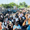 Relawan SPPG berkumpul di Alun Alun Ciamis Jumat (26/6/2026). Mereka menyuarakan dukungan program MBG