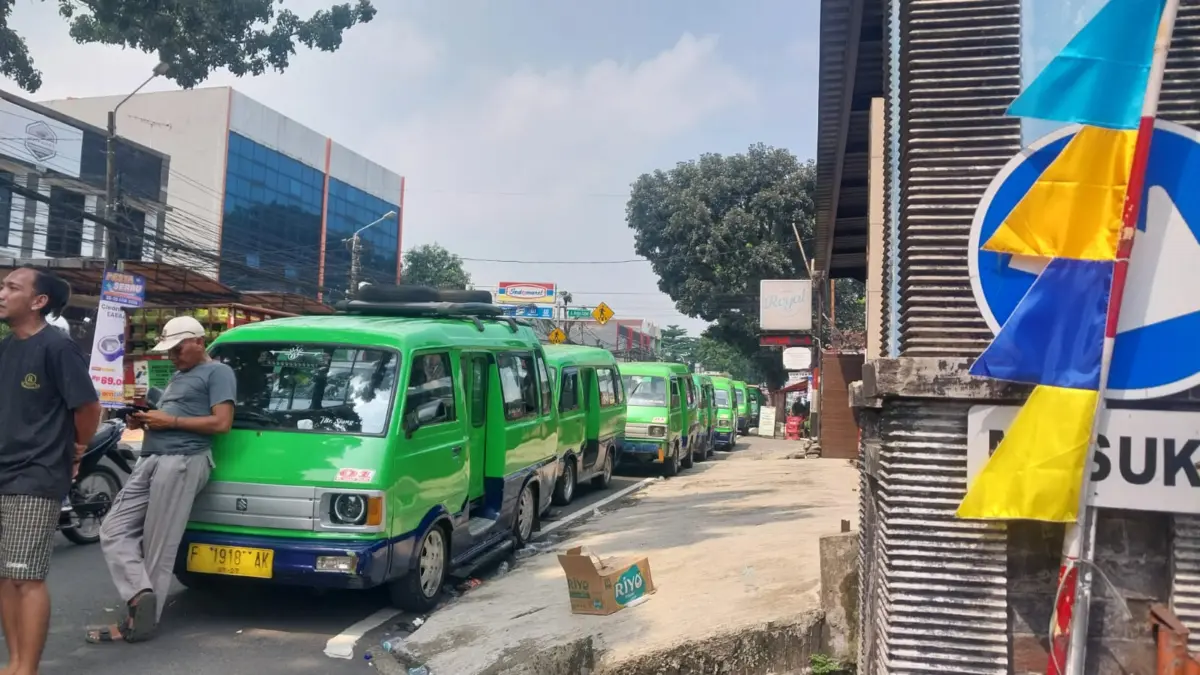 Dishub Kota Bogor Nonaktifkan 2 Bus Stop Biskita Trayek K2 usai Protes Sopir Angkot Para sopir angkot trayek 21 rute Ciawi-Baranangsiang mendatangi kantor Dishub Kota Bogor pada Senin (29/6/2026