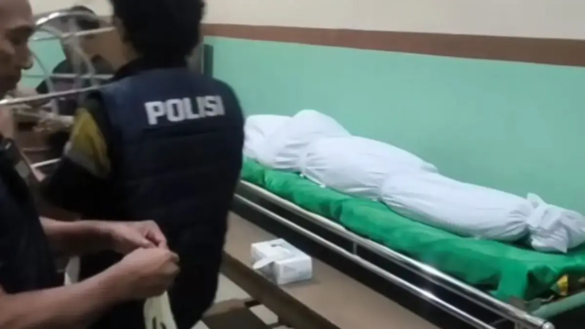 ART di Cileungsi Tewas Diduga Disiksa Rekan Kerja, Tubuh Korban Disiram Air Panas Bergantian Seorang asisten rumah tangga (ART) berinisial RR (26) tewas diduga akibat dikeroyok tiga rekan kerjanya di seb