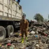 Bupati Bandung Dadang Supriatna saat meninjau rencana pembangunan Pengolahan Sampah menjadi Energi Listrik (PS