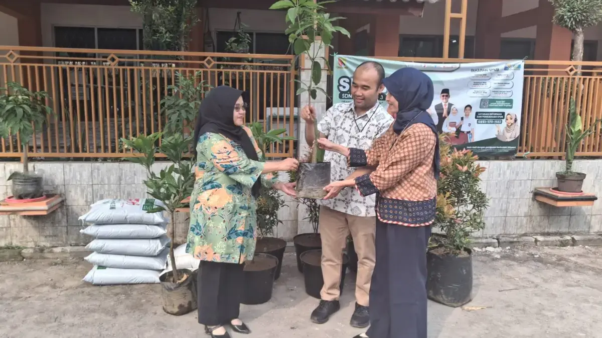 Employee Volunteering BPJS Bandung Bojonsoang: Hadiahkan Tanaman ke SD 03 Cipagalo Employee Volunteering