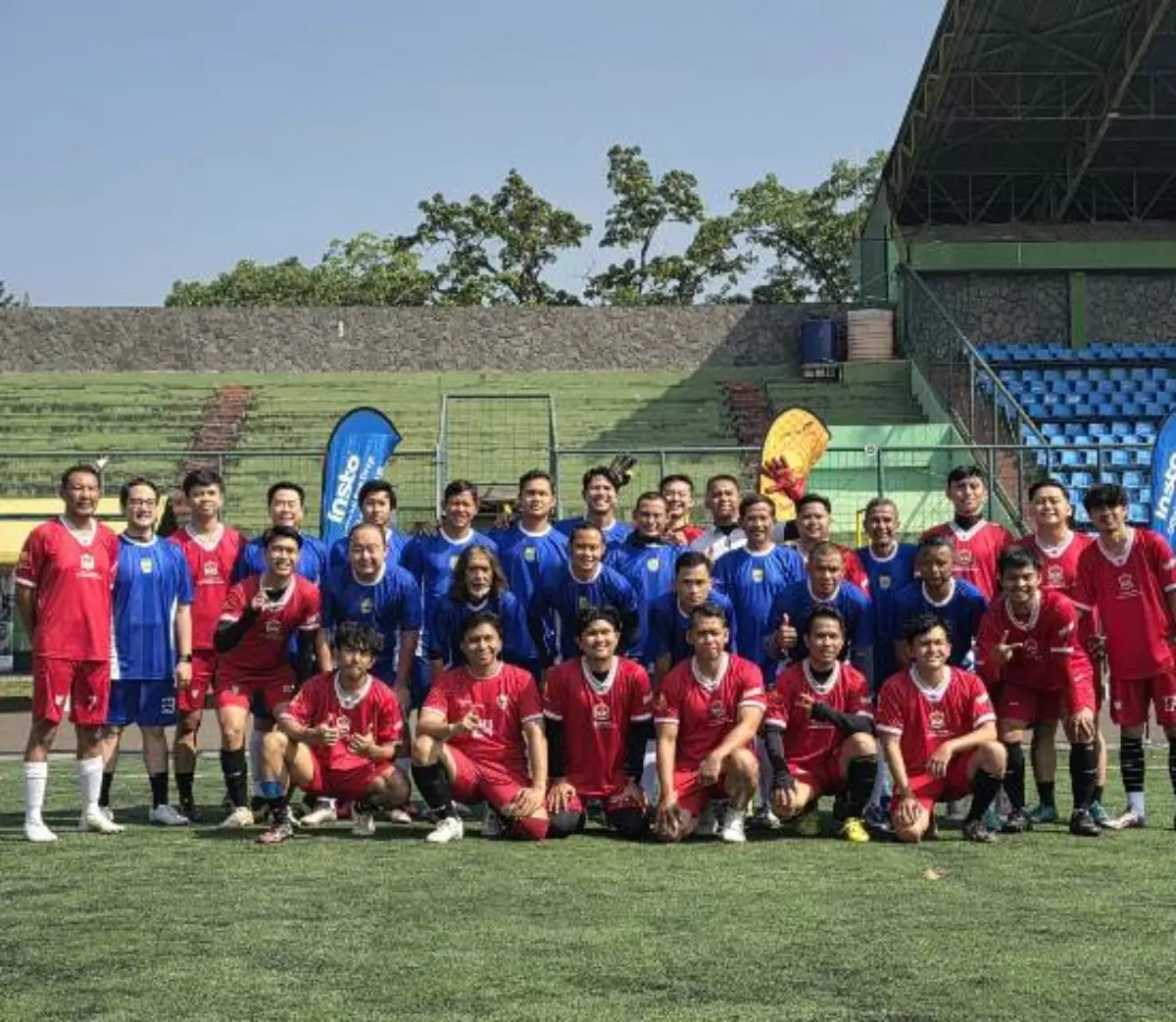 Laga Ekshibisi Hujan Gol, Skuad Legenda PERSIB Tekuk Combiphar 5-3 di Stadion Siliwangi – jabarekspres.com