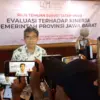 Direktur Eksekutif LSI Djayadi Hanan usai memaparkan hasil survei terbarunya, Kamis (23/7). (Son)