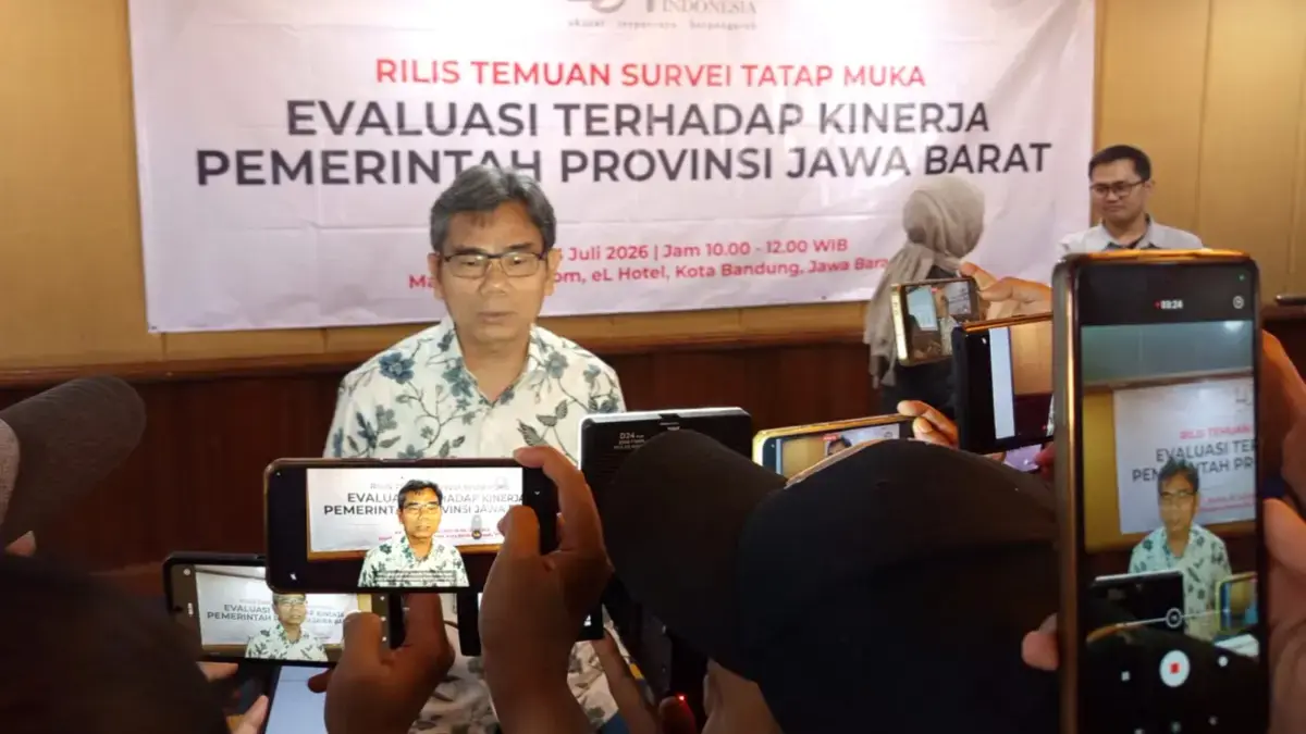 Survei LSI, Kepuasan Publik Dedi Mulyadi Bertahan di 95 Persen Direktur Eksekutif LSI Djayadi Hanan usai memaparkan hasil survei terbarunya, Kamis (23/7). (Son)