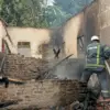 Foto/Video: Tagana Caption : Petugas saat melakukan pemadaman api dan pendinginan pasca kebakaran di Desa Ciba
