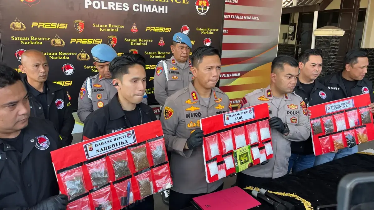 Polres Cimahi Bongkar Jaringan Narkoba, Barang Bukti Senilai Rp2 Miliar Berhasil Disita Kapolres Cimahi, AKBP Niko N Adi Putra Bersama Jajarannya dalam Membongkar 40 Kasus Narkoba dengan Barang bukt