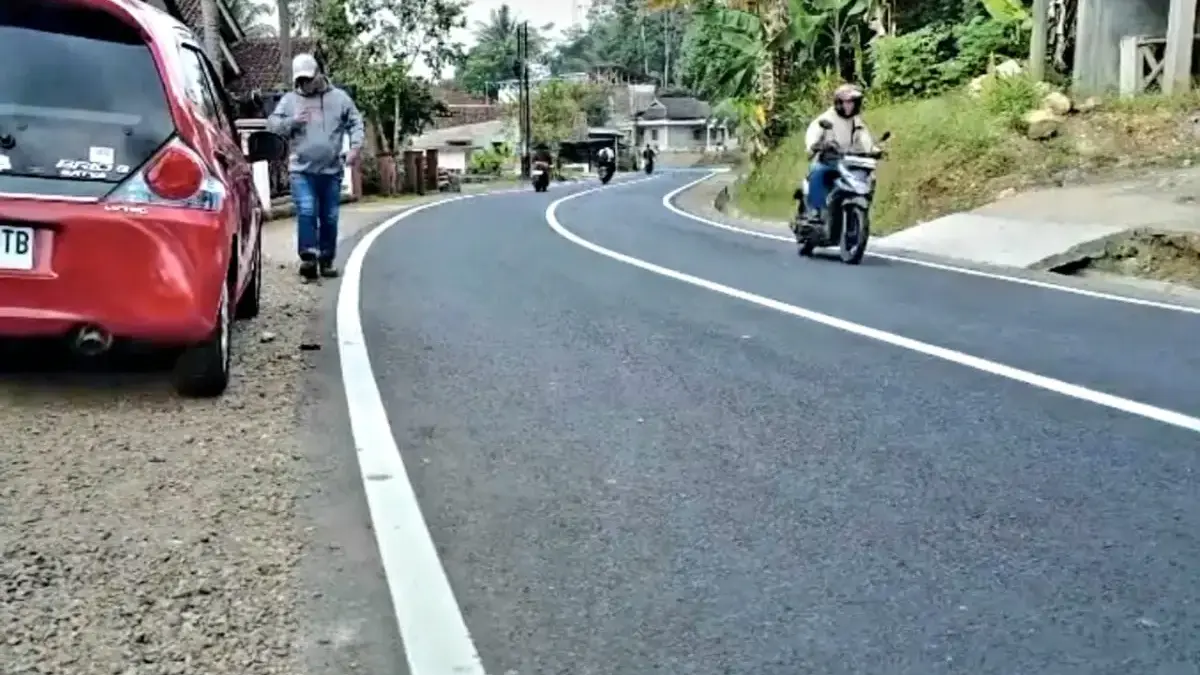 Jalan Papayan-Cikalong Rampung Dibangun, Bupati: Mari Rawat Bersama dan Bayar Pajak Kendaraannya! Kondisi jalan Papayan-Cikalong saat ini