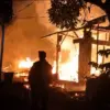Api menjalar hanguskan rumah warga di Kecamatan Cineam, Kabupaten Tasikmalaya. Foto/Video : Damkar Kabupaten T