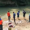 Proses pencarian seorang anak bernama Naufal Aqhar Budianto (14) yang tenggelam di Sungai Cipeles Blok Cipadun