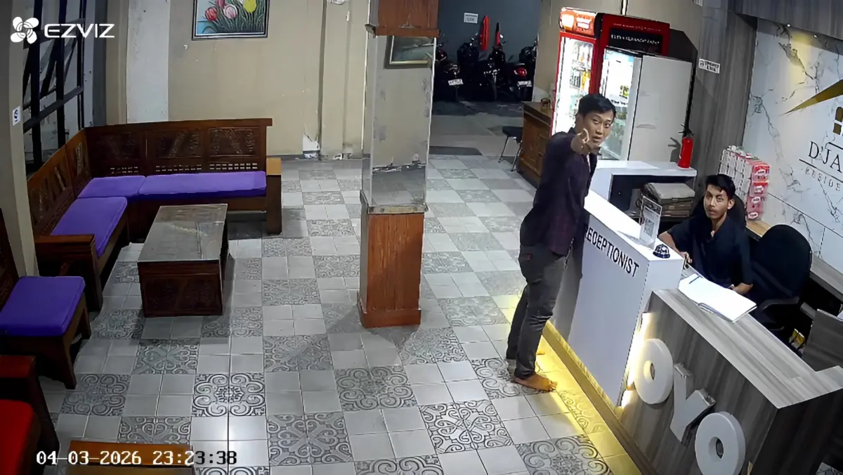 Misteri Tumpukan KTP di Bagasi Motor Taufik Hidayat, Terungkap Saat Check-in di Hotel Jatinangor Taufik Hidayat pelaku penyekapan sadis ketika berada di resepsionis hotel De Java Residence Jatinangor, Kabupa