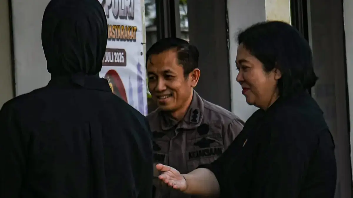 Asisten tindak pidana umum Kejati Jabar Agus Setiadi menghadiri rekonstruksi di gedung Dirres PPA-PPO, Kota Ba