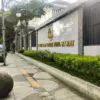 Suasana gedung Kejakaaan Tinggi Jawa Barat di Jalan Riau, Kota Bandung, Jumat (10/7/2026). Foto: Dimas Rachmat