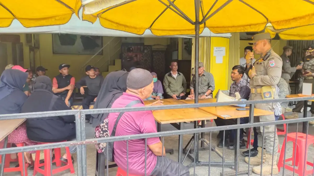Kepala Satpol PP dan Damkar Kota Cimahi, Mokhammad Syamsul Maarif saat Memberikan Penyampaian arahan terhadap