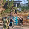 Satpol PP Kabupaten Bandung Barat dibantu TNI membersihkan kawasan underpass di perbatasan Desa Kertajaya, Kec