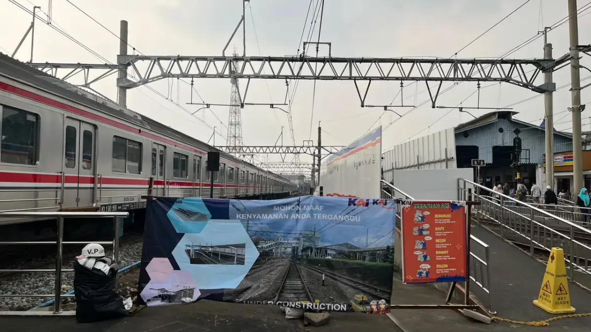 KAI Bangun Kanopi Peron Jalur 4 dan 5 Stasiun Bogor hingga September 2026, Penumpang Dialihkan ke Jalur Ini Area peron jalur 4 dan 5 Stasiun Bogor. Foto: Sekar Andini