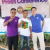 Ketua Umum Balad Gadul, Ghozin (tengah) berfoto bersama Bupati Ciamis Herdiat Sunarya (kiri) dan Depu