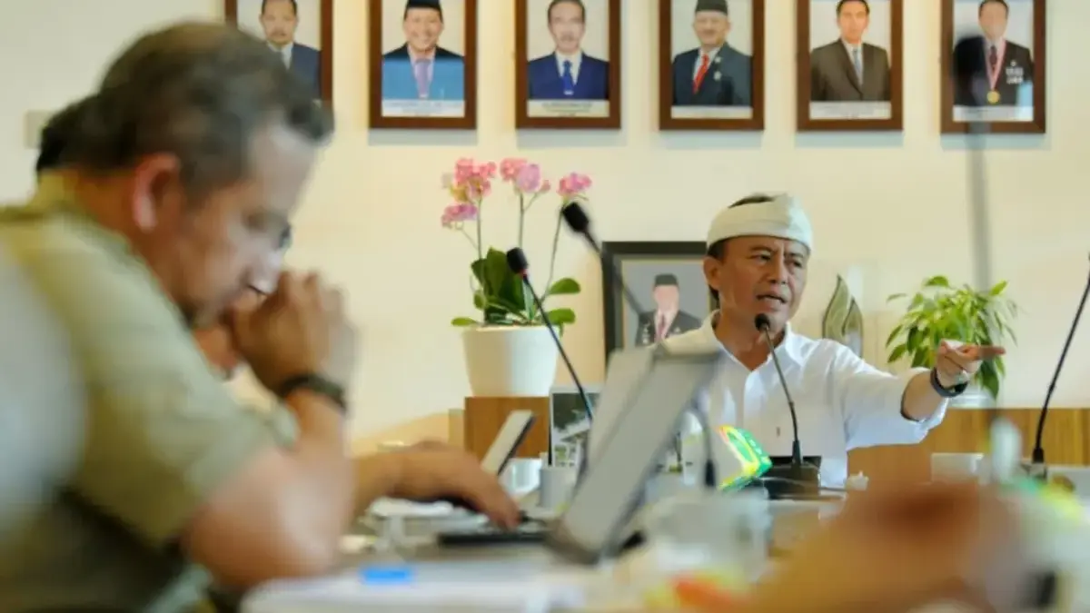 Adanya kritik dan masukan mengenai pergeseran anggaran APBD 2026 TAPD membuat Sekretaris Jawa Barat Herman Sur