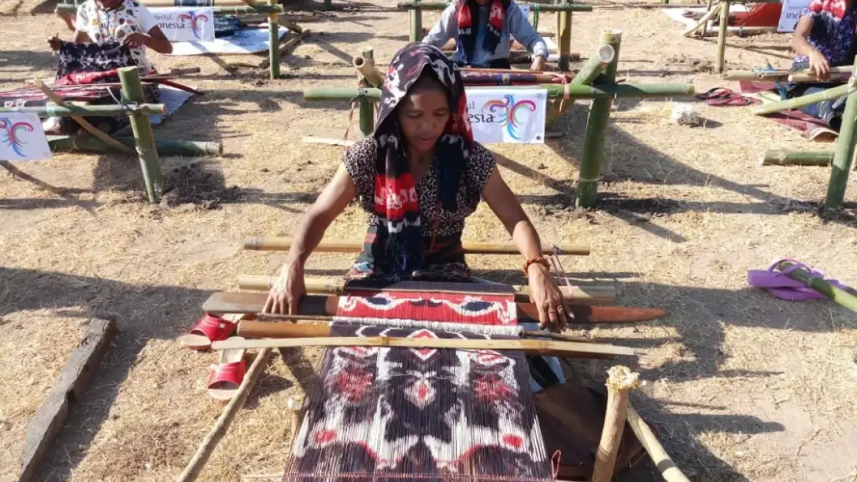 Dorong Ekonomi Kreatif Daerah, Tenun Siap Tembus Pasar Global 
