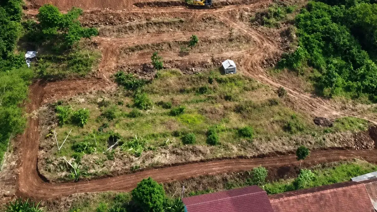 Pemapasan Lereng Gunung Pasarean Diduga Belum Berizin, Warga Cihampelas Khawatir Longsor Lereng gunung pasarean