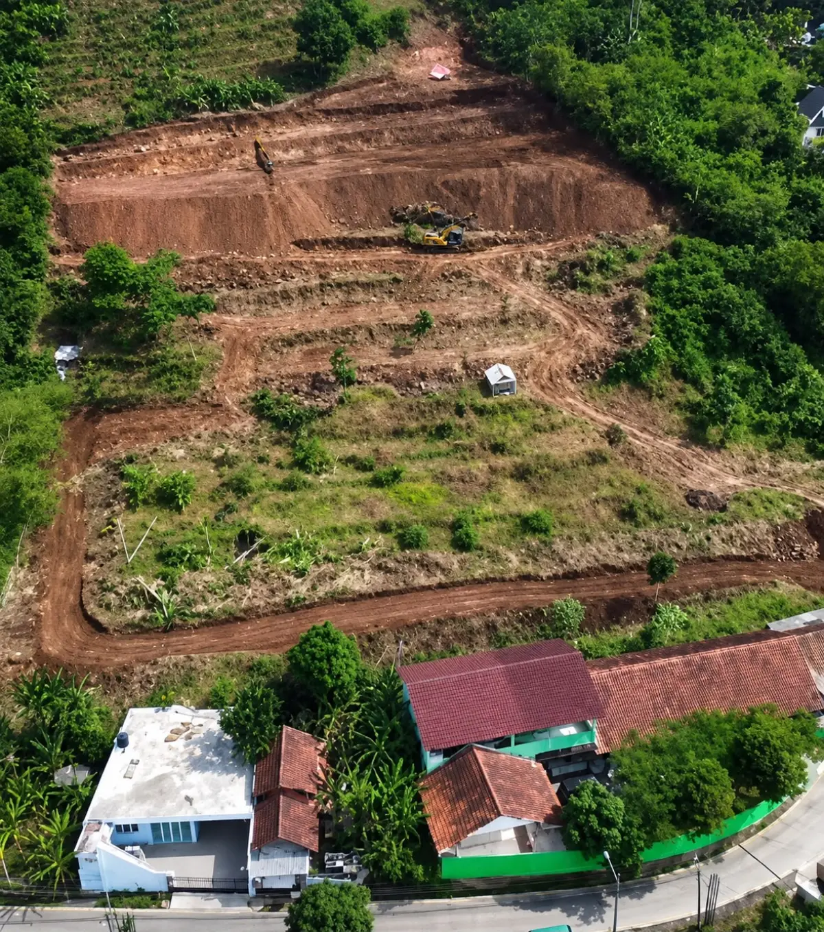 Pemapasan Lereng Gunung Pasarean Diduga Belum Berizin, Warga Cihampelas Khawatir Longsor – jabarekspres.com