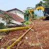 Belum Berizin, Aktivitas Pemapasan Lereng Gunung Pasarean Disegel Satpol PP KBB