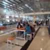 Situasi area kuliner di Lantai 2 Pasar Jambu Dua Kota Bogor. Foto: Sekar Andini
