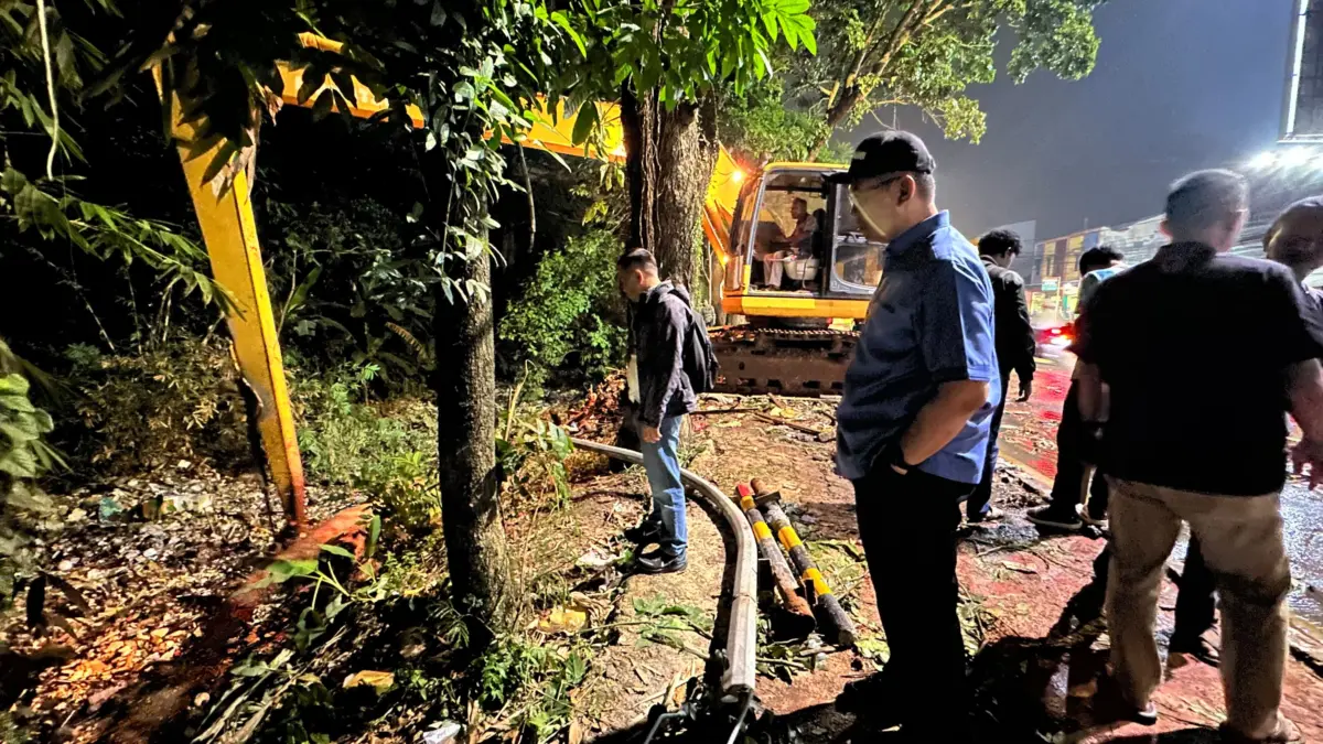 Tumpukan Sampah Menyumbat Kali Baru, Pemkab Bogor Kerahkan Alat Berat Tumpukan Sampah Menyumbat Kali Baru, Pemkab Bogor Kerahkan Alat Berat