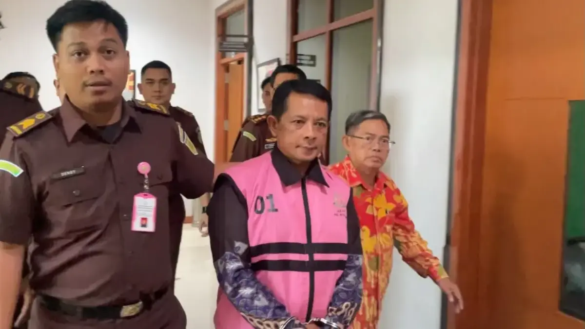Kejaksaan Negeri (Kejari) Kabupaten Bandung menetapkan sekaligus menahan Ketua Yayasan Anwarurohman Bandung Ba