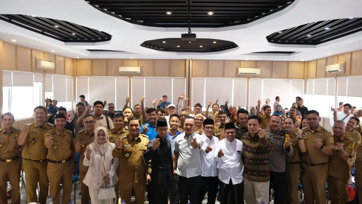 Mahasiswa Desak Bupati Bogor Audit Dispora, Soroti Dugaan Penyimpangan Proyek Bernilai Miliaran Rupiah Puluhan mahasiswa yang tergabung dalam Suara Aksi Mahasiswa Bogor menggelar unjuk rasa di kompleks Pemerintah