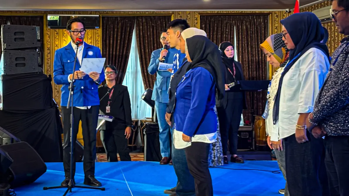Ketua DPD PAN Kabupaten Bandung Barat Jeje Ritchie Ismail melantik 16 Dewan Pimpinan Cabang (DPC) PAN dalam ra