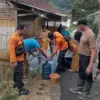 BPBD Kota Bogor menyalurkan 8.000 liter air bersih kepada warga di wilayah RT 001/RW 012, Kelurahan Bubulak, K