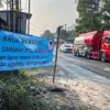 Desak Penanganan Polusi, Warga Tiga Desa Pasang Spanduk Kritik