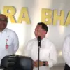 Menteri Dalam Negeri (Mendagri), Jenderal Pol (Purn) Tito Karnavian (tengah) saat ditemui Jabar Ekspres di IPD