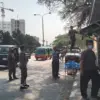 Satpol PP Sumedang Tertibkan Bangunan Liar di Jatinangor, Pemilik Kios Pilih Bongkar Mandiri