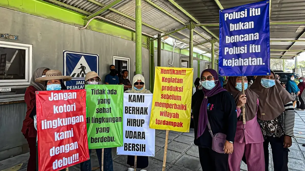 Keluhkan Polusi Debu hingga Sesak Napas, PT Kurnia Marmer Digeruduk Emak-emak Keluhkan Polusi Debu hingga Sesak Napas, PT Kurnia Marmer Digeruduk Emak-emak
