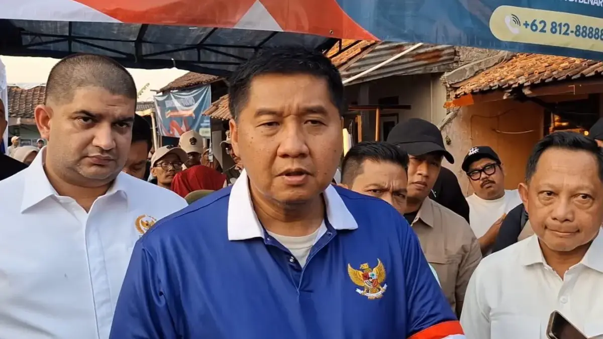 Menteri Perumahan dan Kawasan Permukiman (PKP) Maruarar Sirait (tengah) saat kunjungan kerja ke lokasi BSPS da