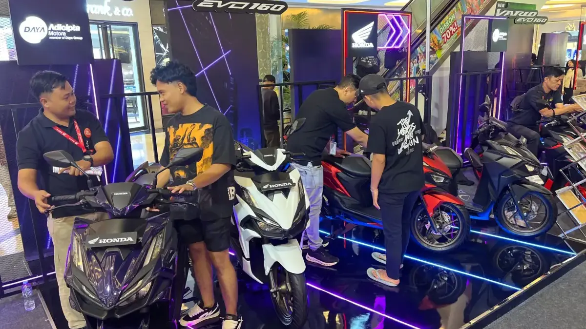 Penampilan dari EJ Peace Entertainment berhasil mengguncang panggung dan memeriahkan suasana Regional Public E